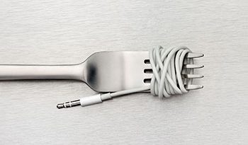 Gabel mit Kabelsalat