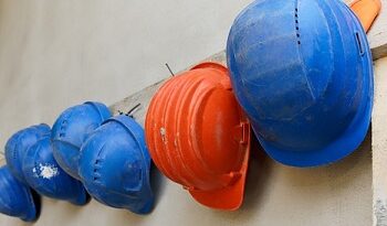 Bauarbeiter tragen einen Helm und was tragen Wissensarbeiter? 1 Schutzhelme